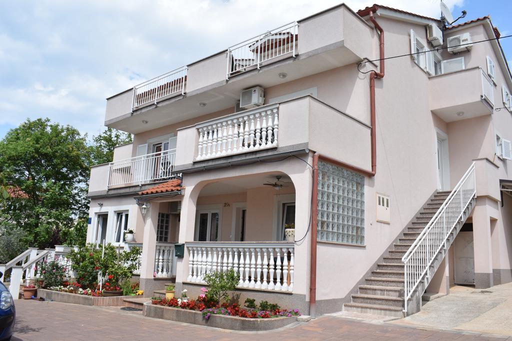 Apartments Green Oasis Малинска Экстерьер фото